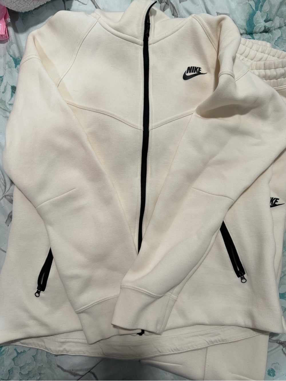 Nike Tech Sweatsuit - Picture 2 of 5